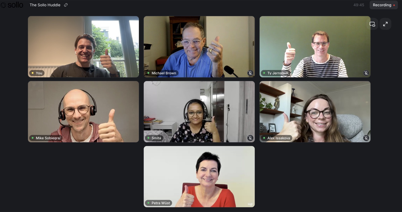 A live Sollo community session on video call